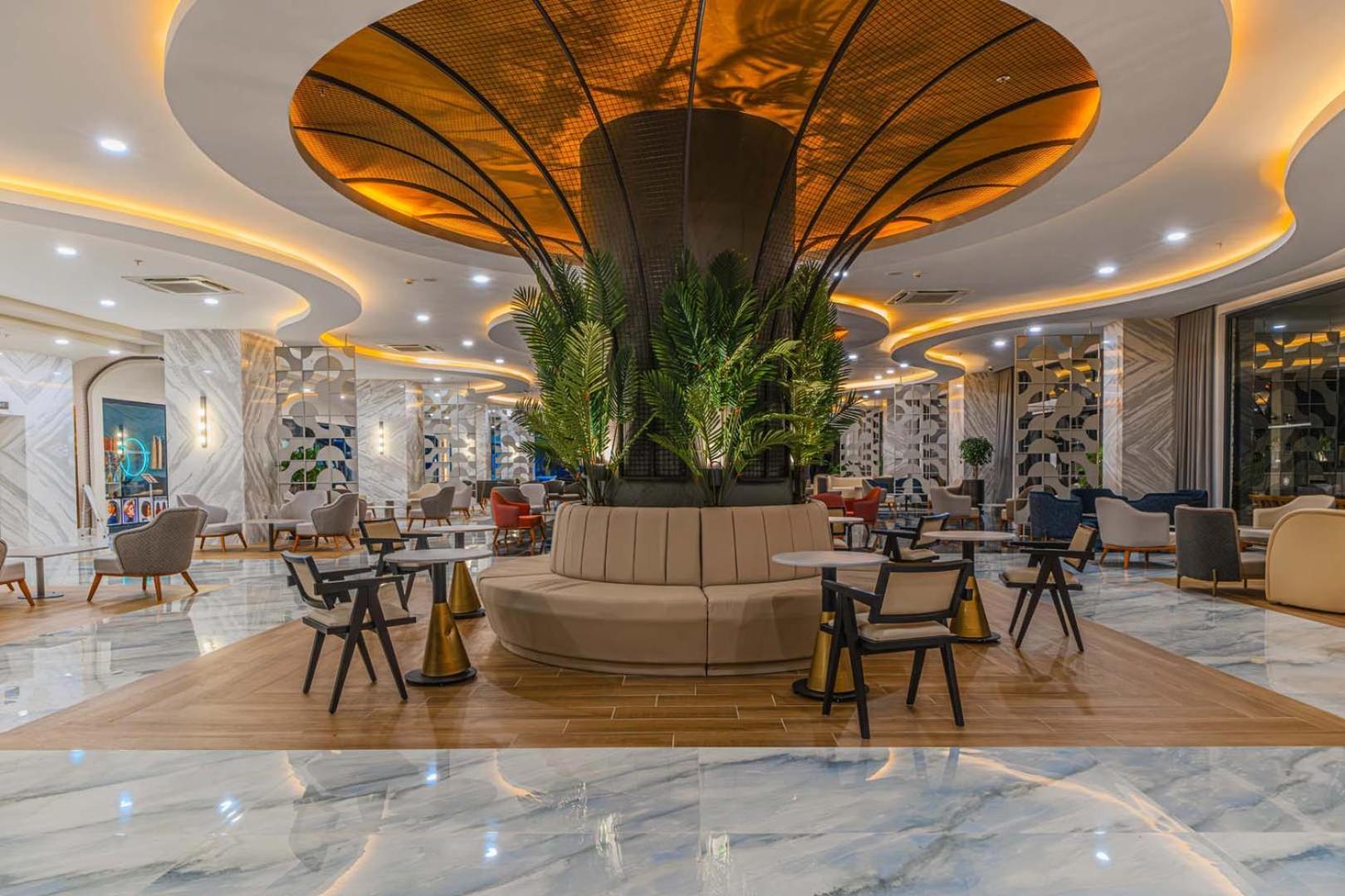 Hotel Dream Fun World Side
