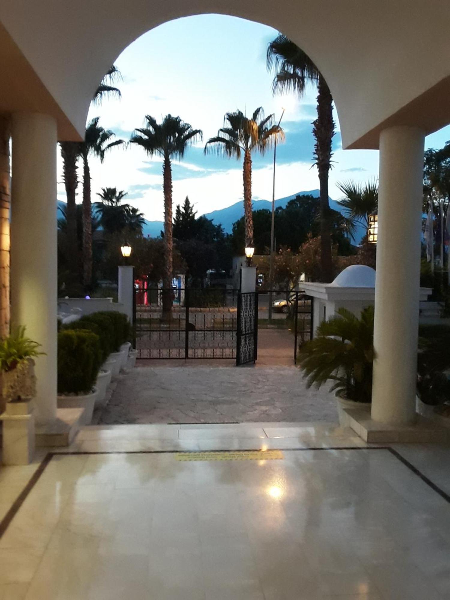 Sinatra Hotel