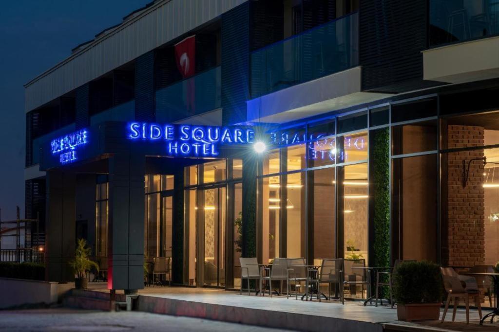 Square Hotel