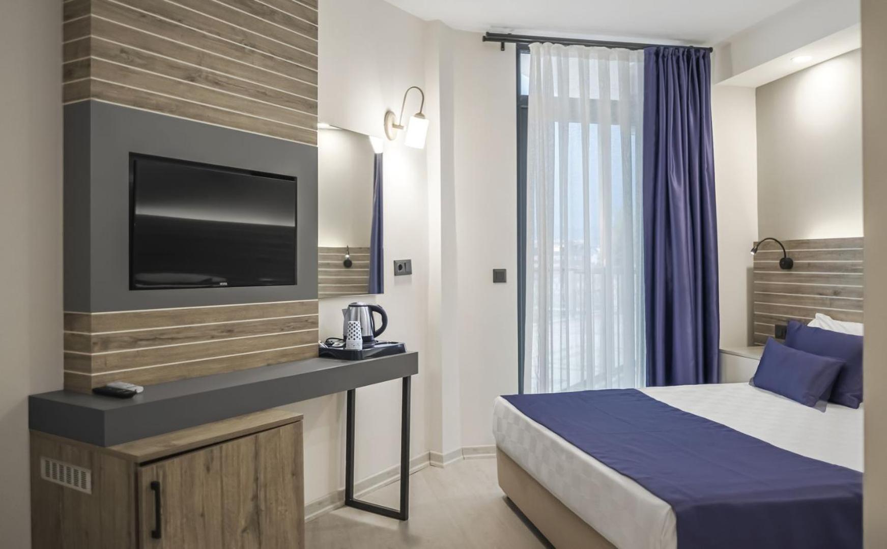 Square Hotel