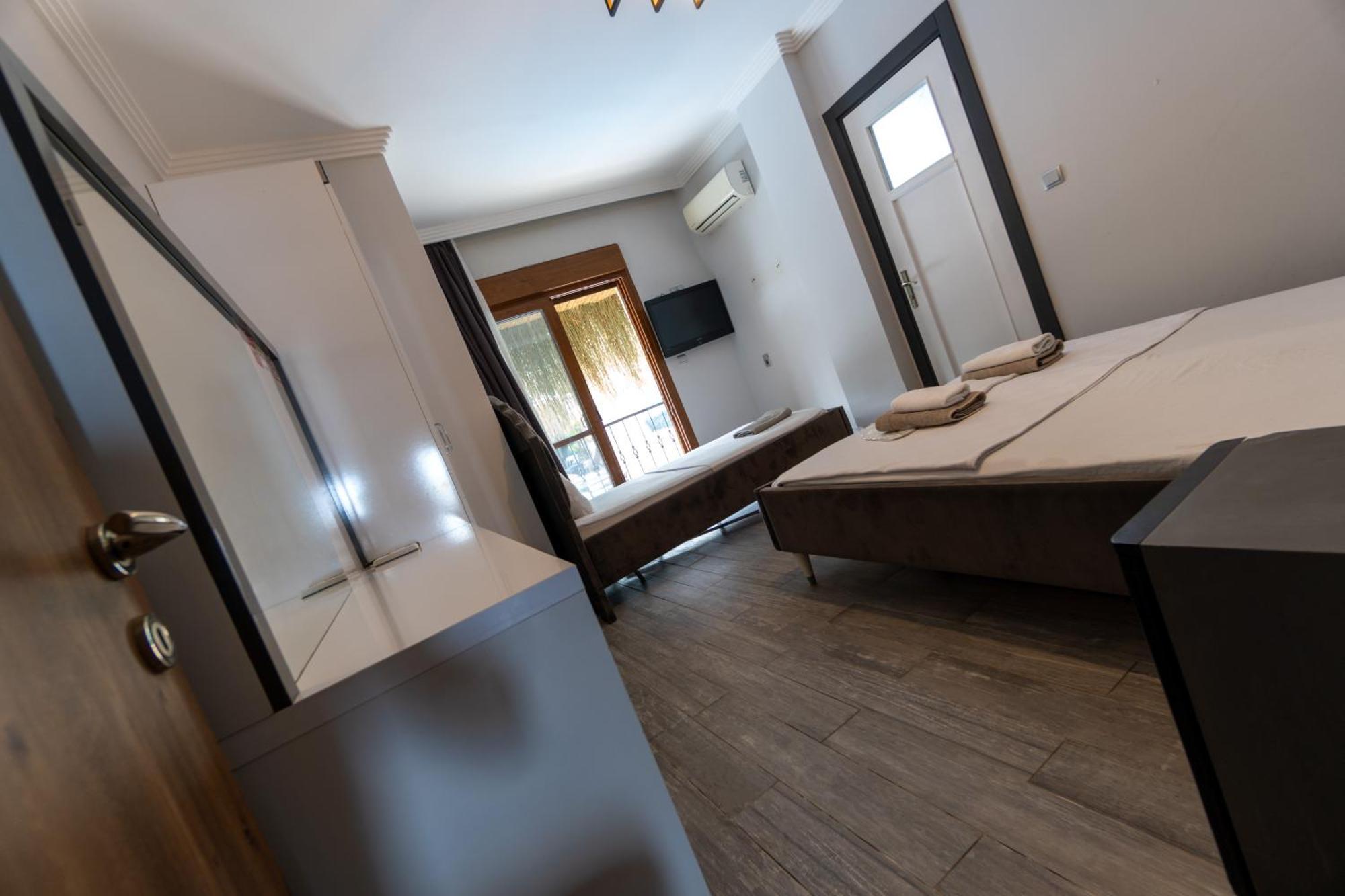 Stone House Butik Hotel *