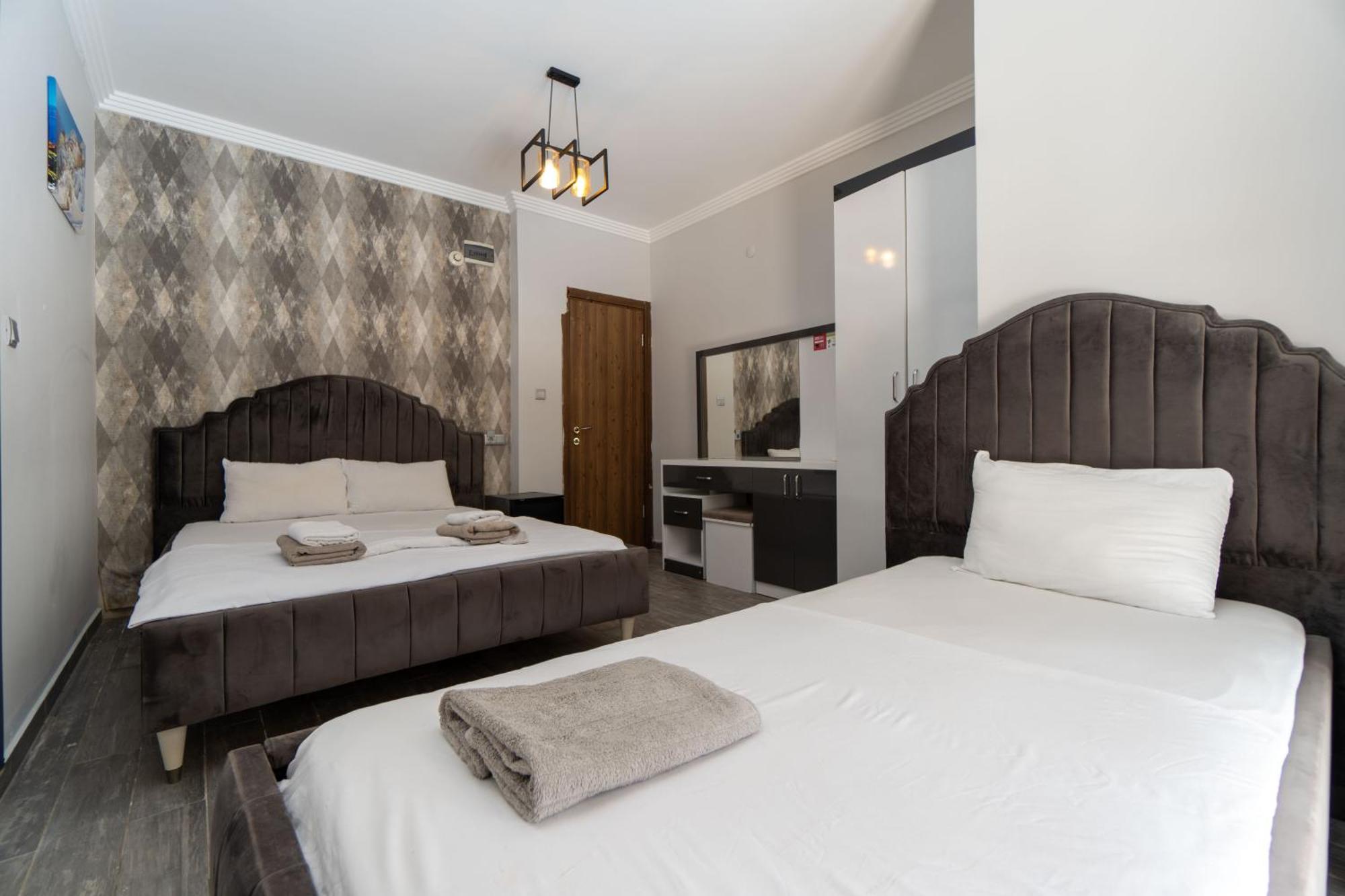 Stone House Butik Hotel *