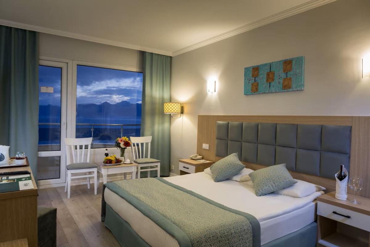 Hotel Adonis 4*