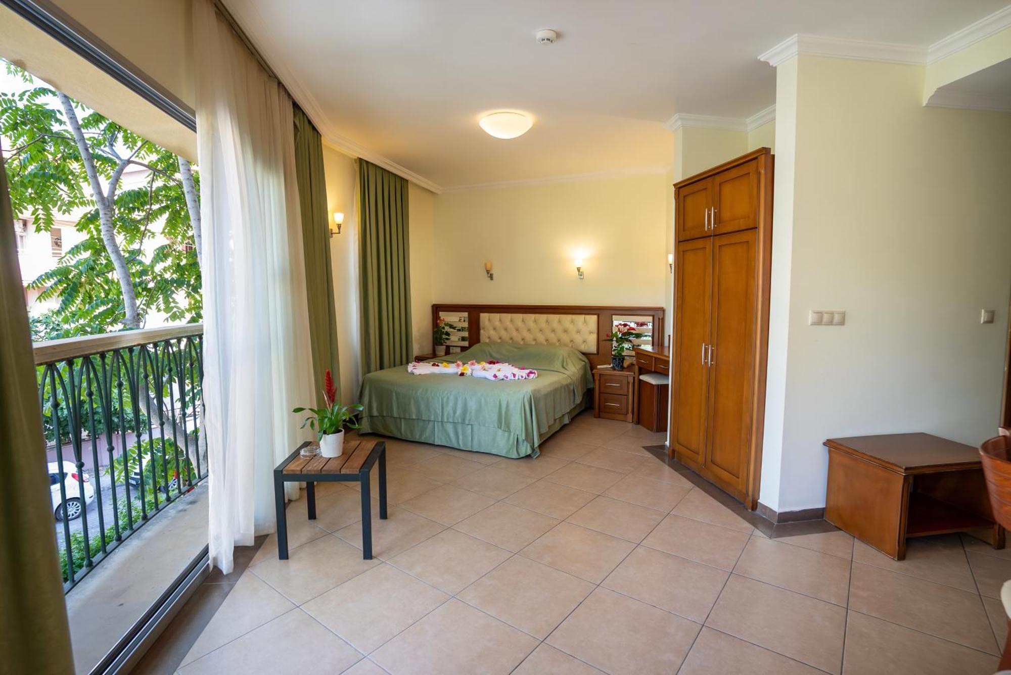 Club Karakas 4*