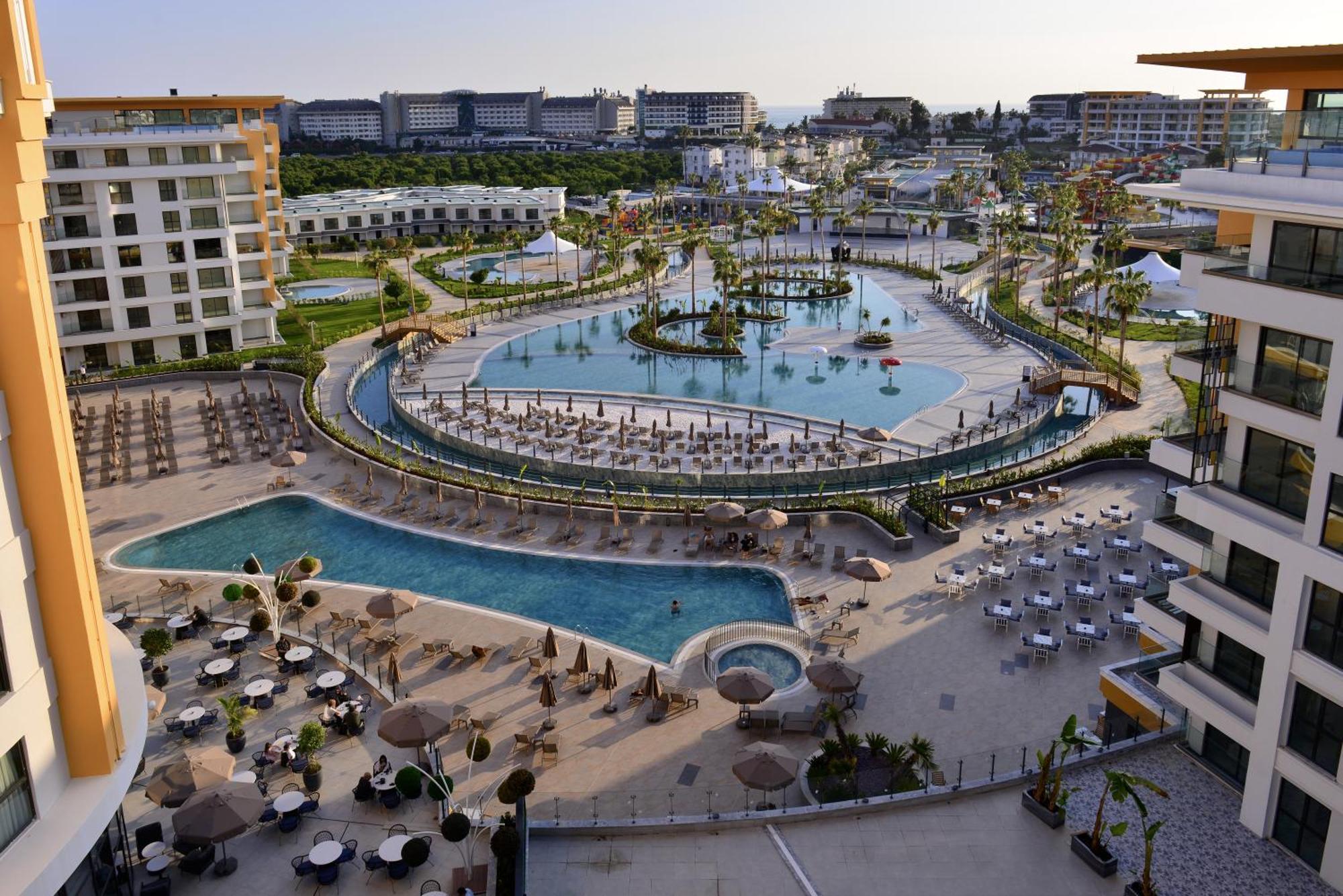 Wyndham Hotel *