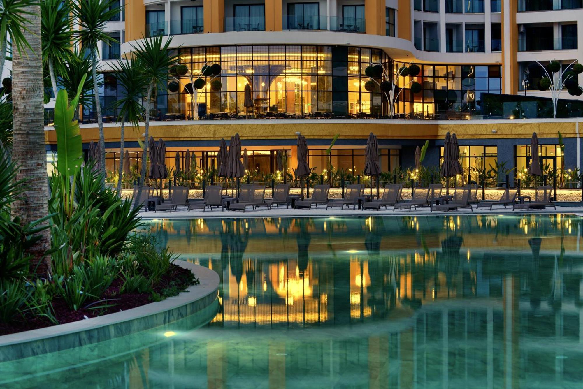 Wyndham Hotel *