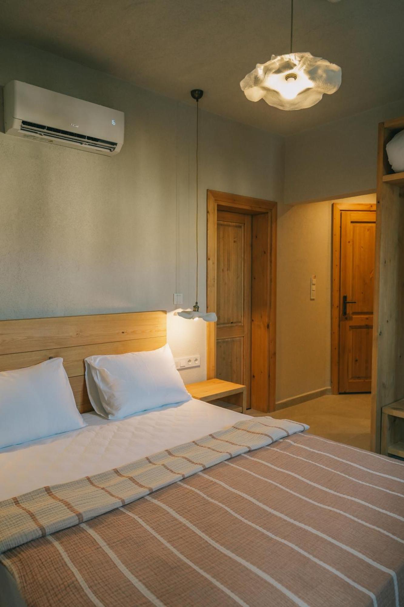 Nephos Hotel Side