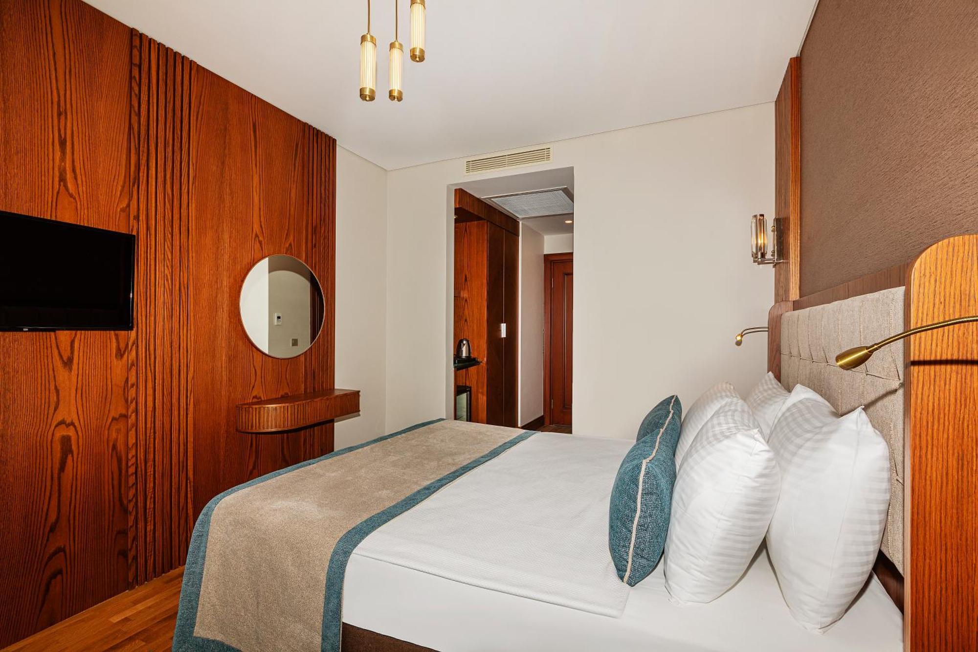 Hotel Triton