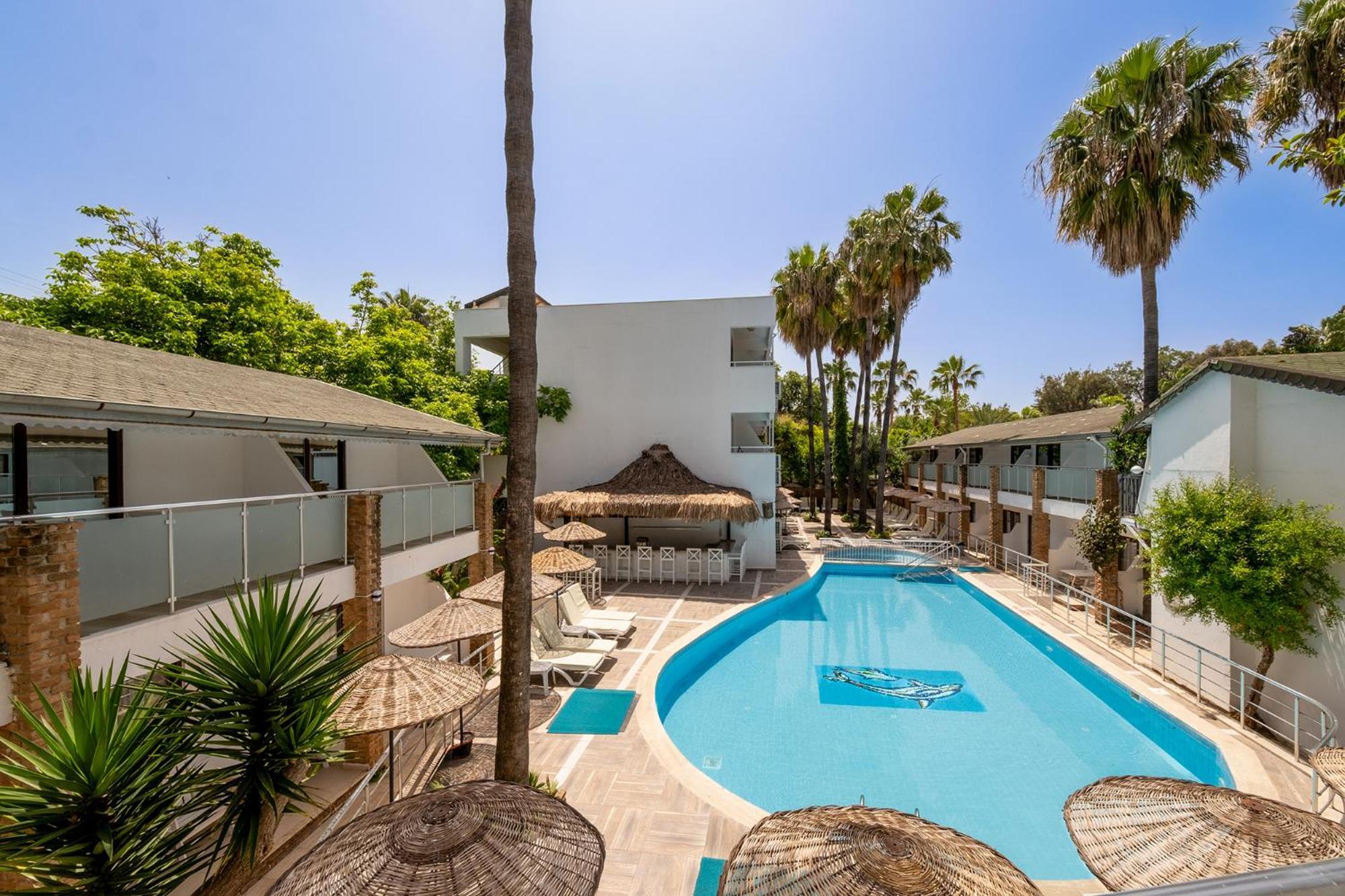 Tropic Club & -