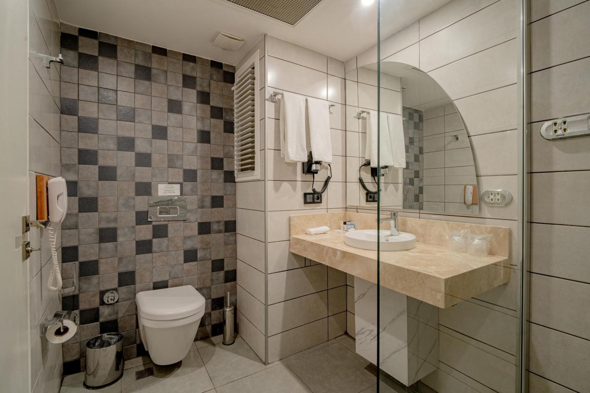 Western Hotel 4*