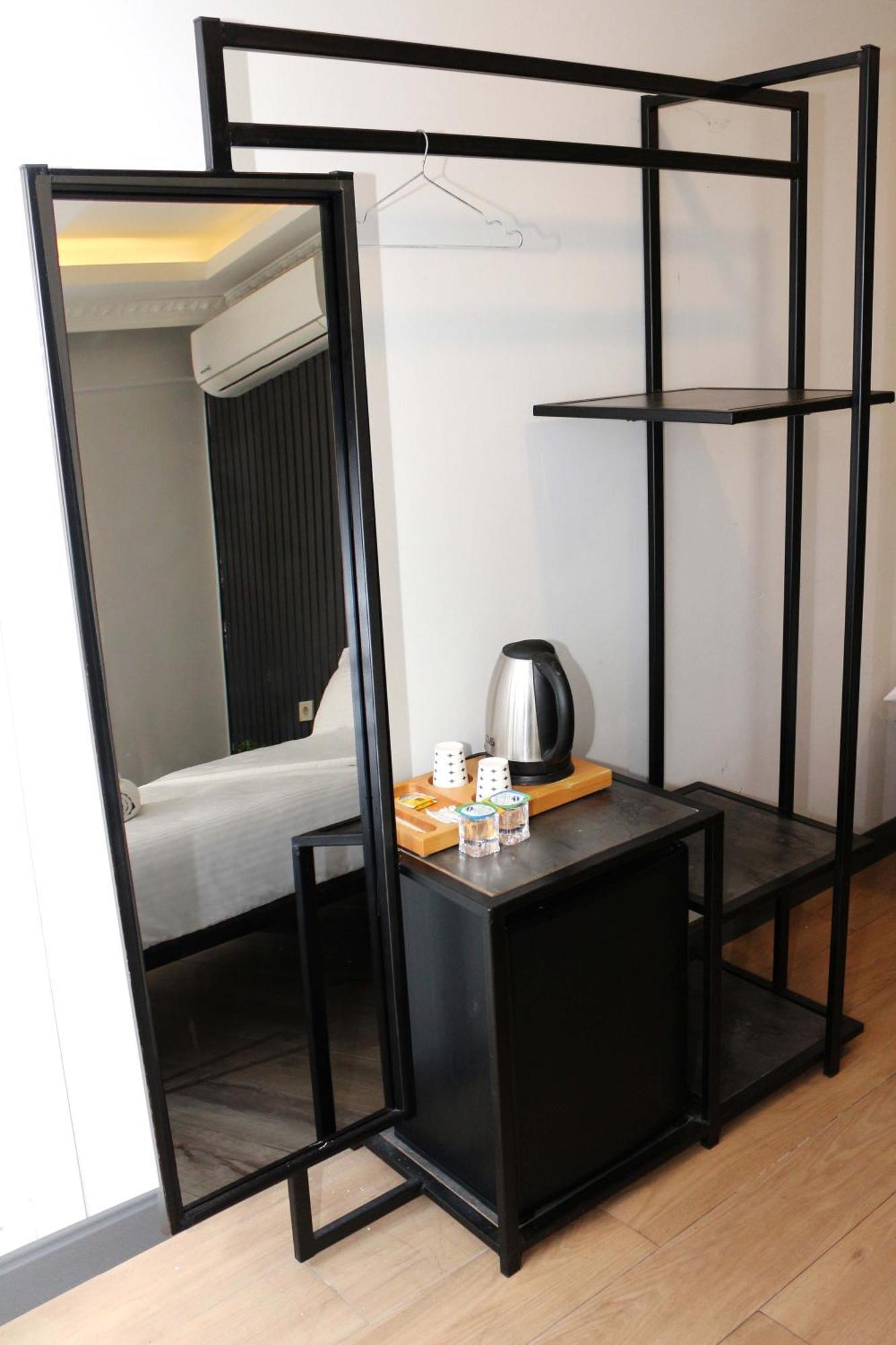 Hotel Biglife
