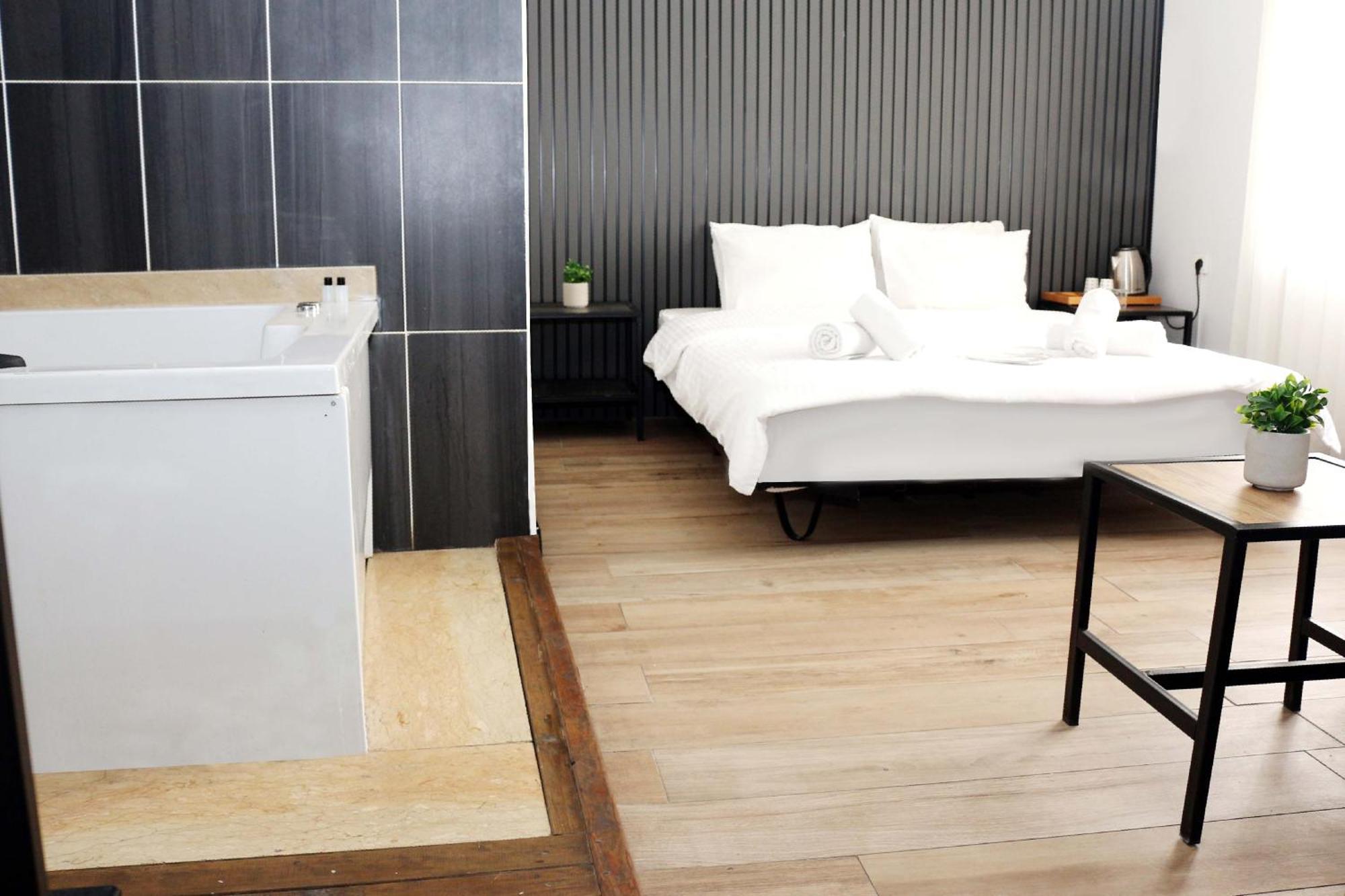 Hotel Biglife