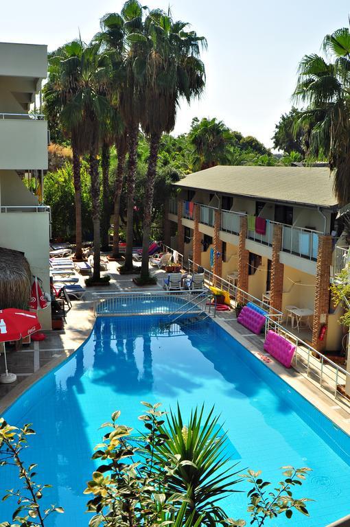 Tropic Club Hotel Side