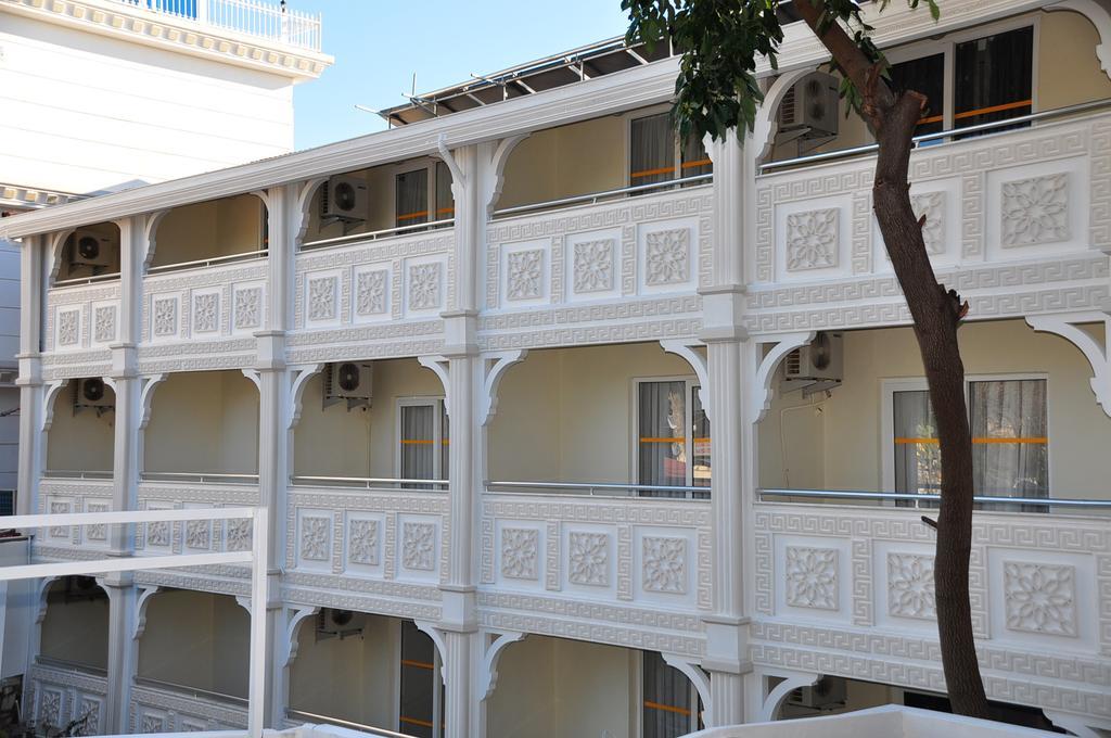 Miami Hotel Side