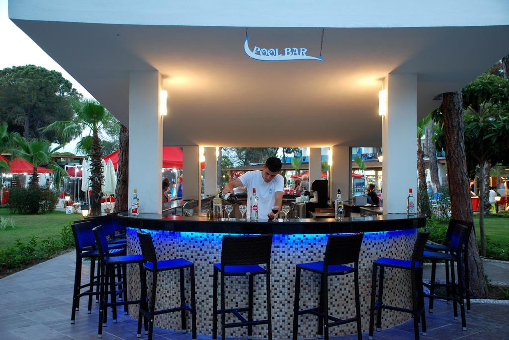 Hotel Maya World Side