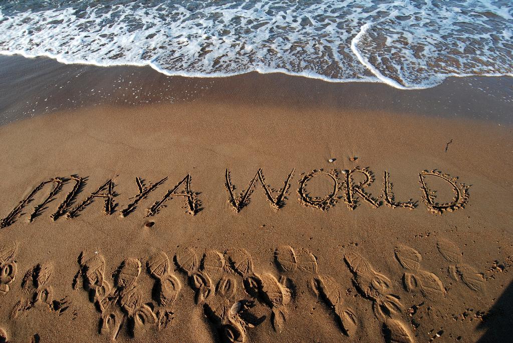 Hotel Maya World Side