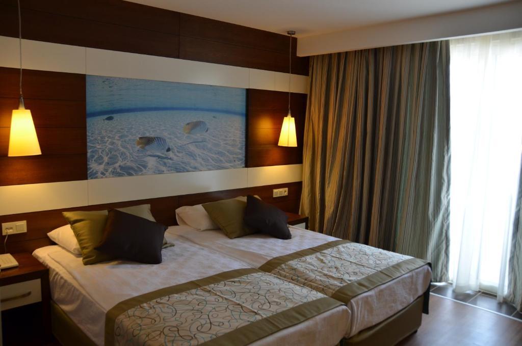 Hotel Holiday City