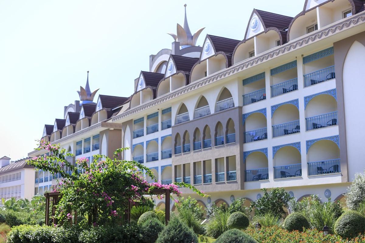 Crown Palace Ultra Hotel