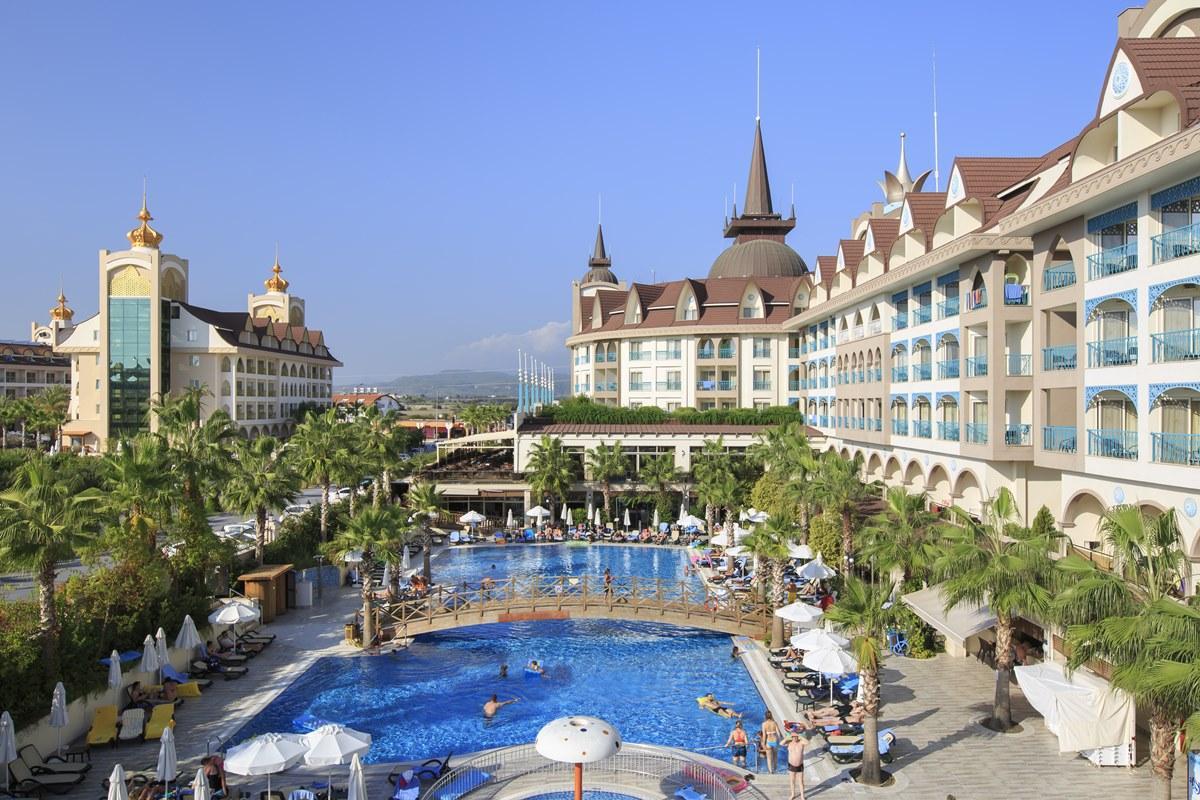 Crown Palace Ultra Side