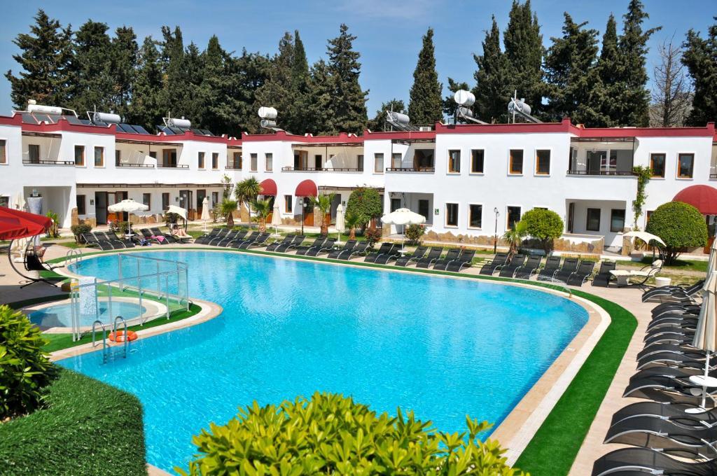 Club Cherry & Family Hotel 2*