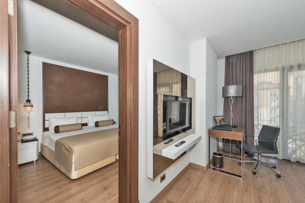 Hotel Dora