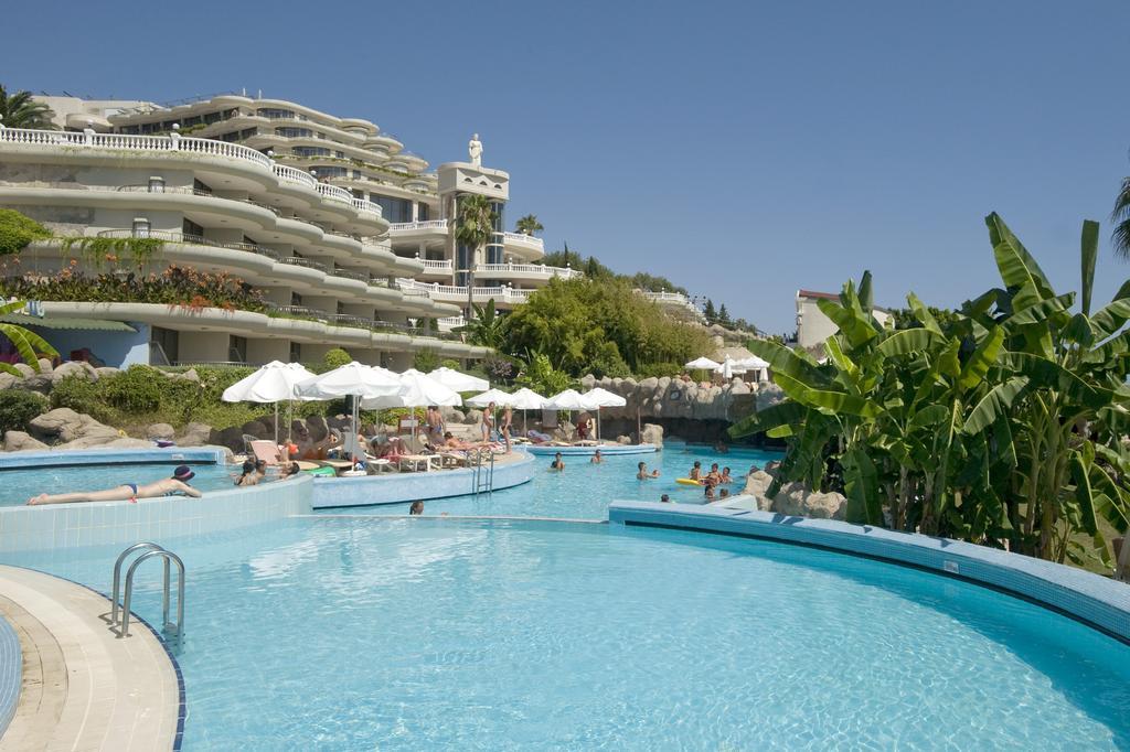 Resort Sunrise Queen Luxury Side