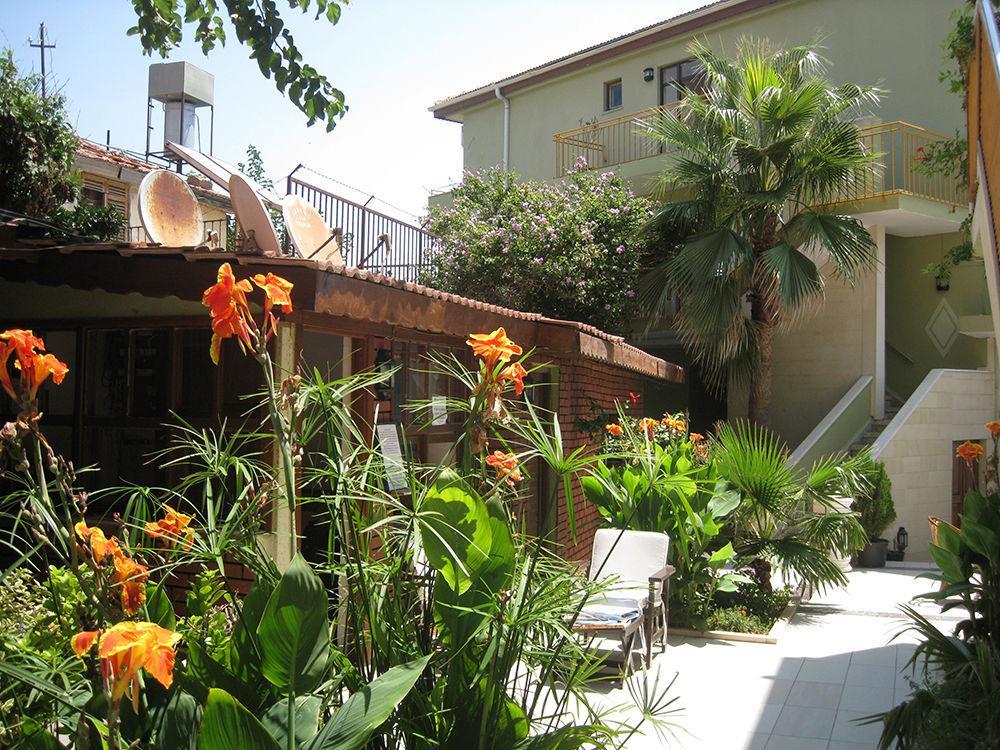Yali Bed & Breakfast Side