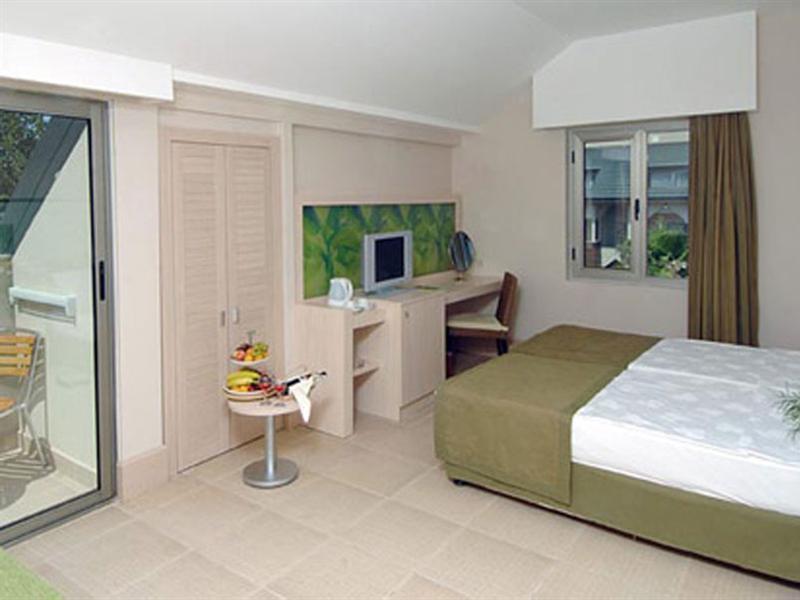 Hotel Ambassador Plaza 4*