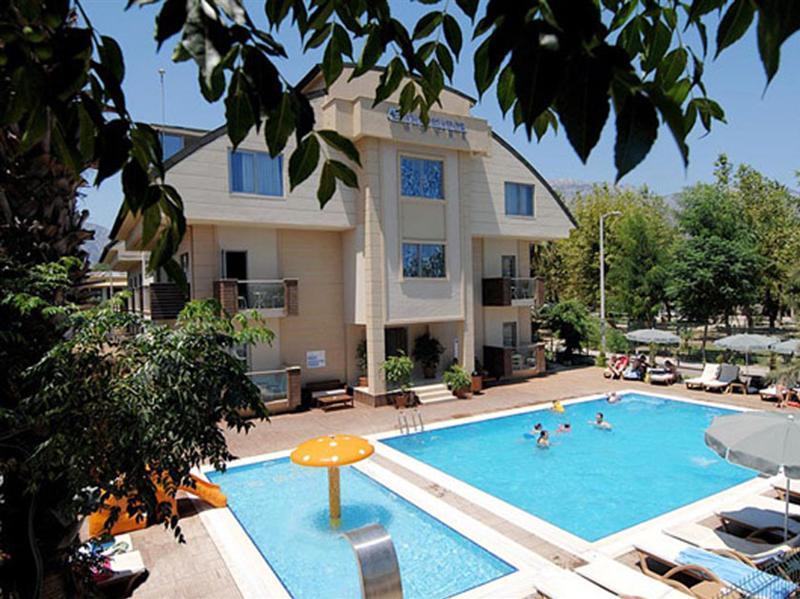 Hotel Ambassador Plaza 4*