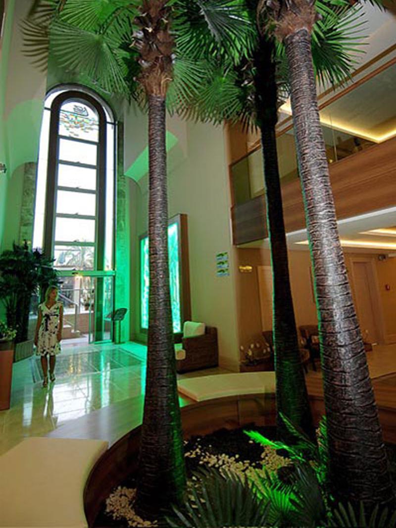 Hotel Ambassador Plaza