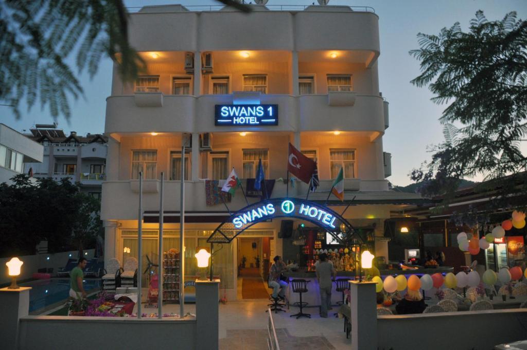 Swans 1 Hotel 2*
