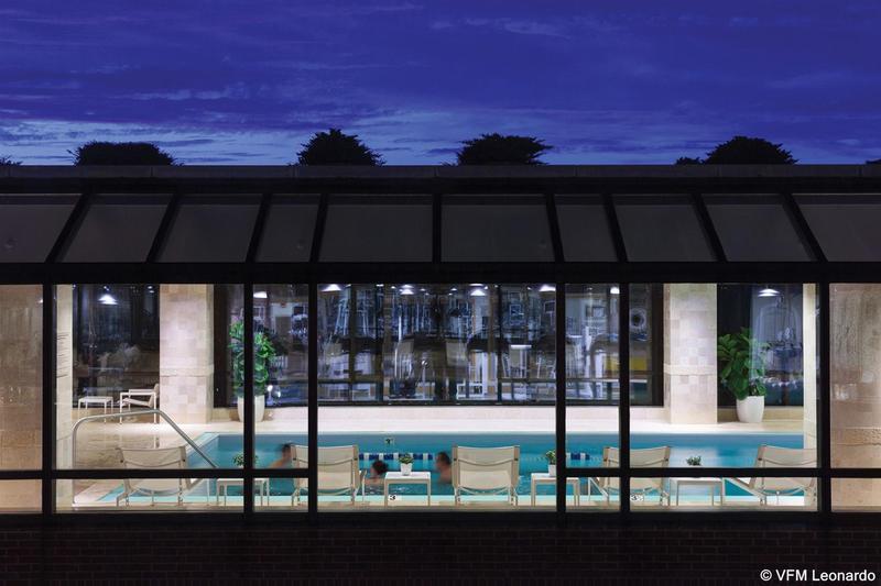 Four Seasons Hotel 2*