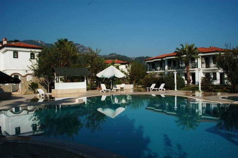 Club Mel Aparthotel 3*