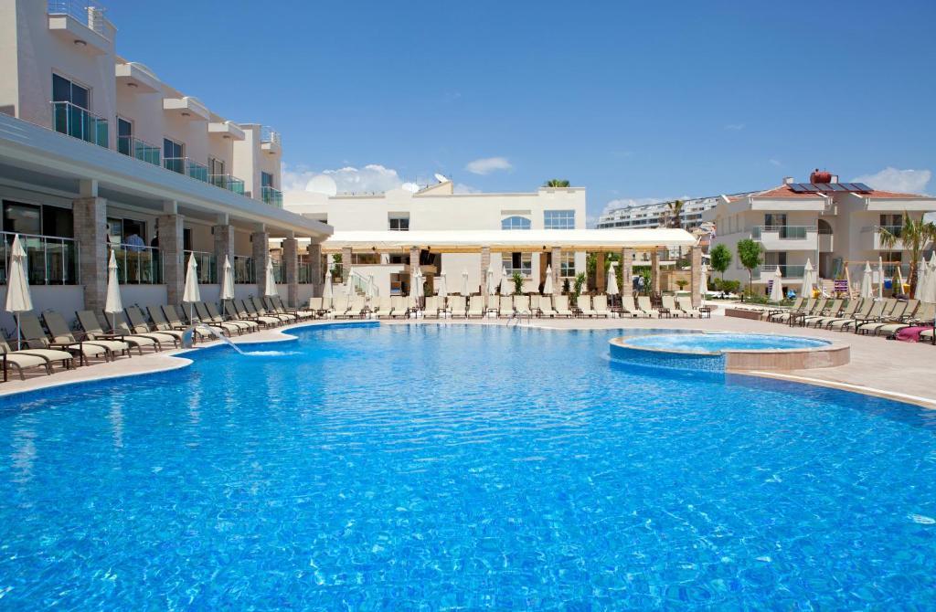 Dream Family Club Resort Side