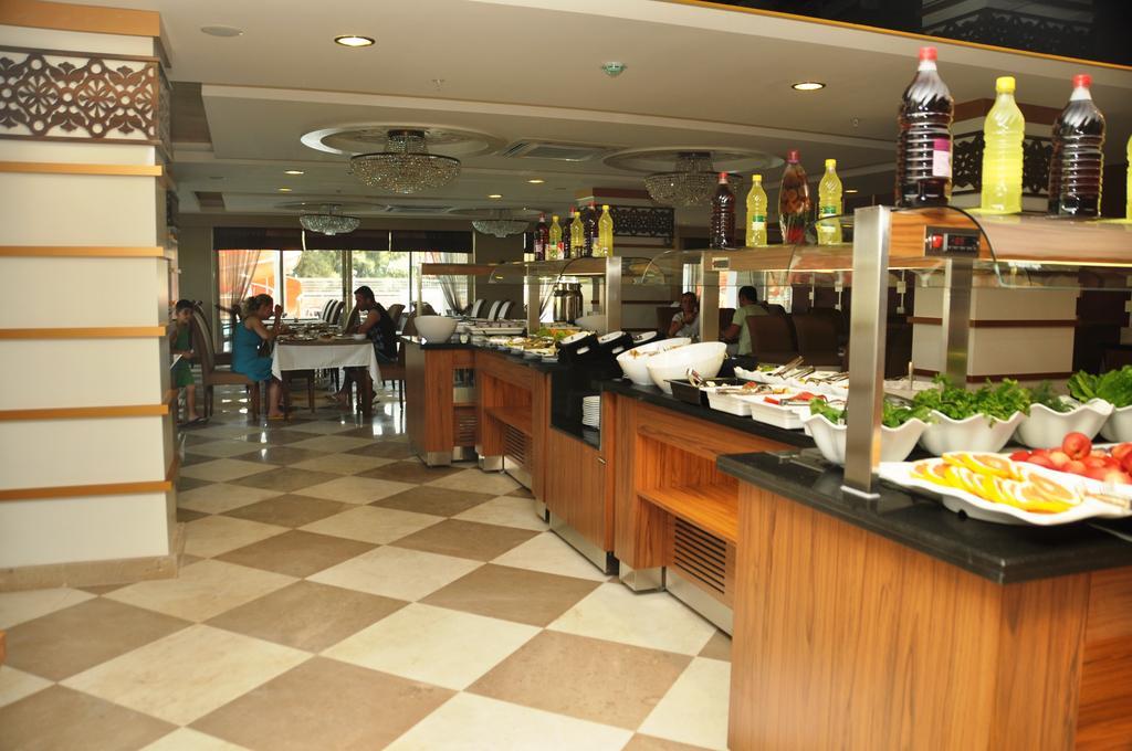 Hotel Holiday City 4*