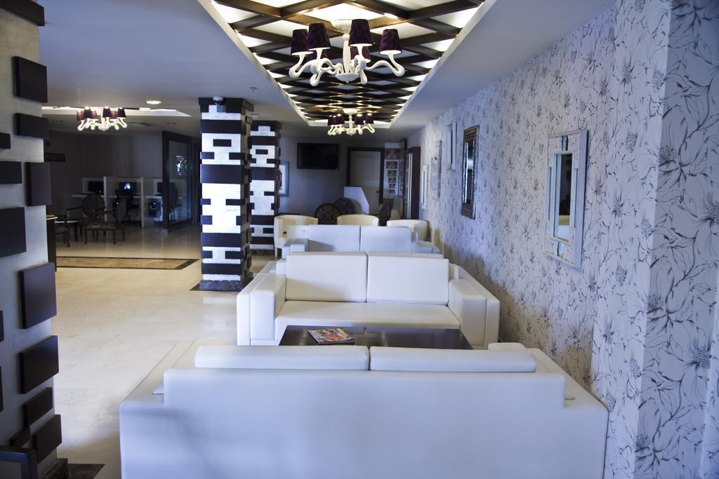 Hotel Holiday City