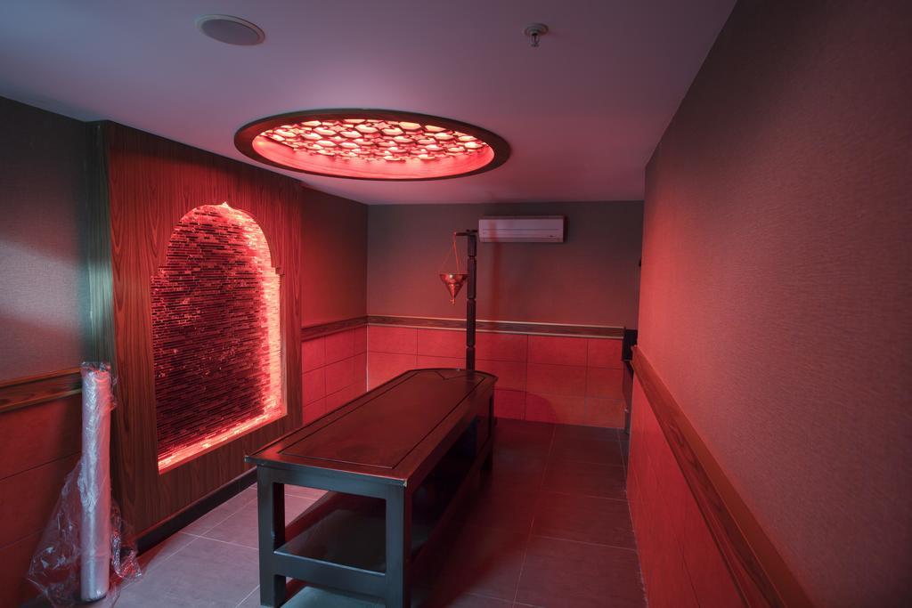 Hotel Holiday City 4*
