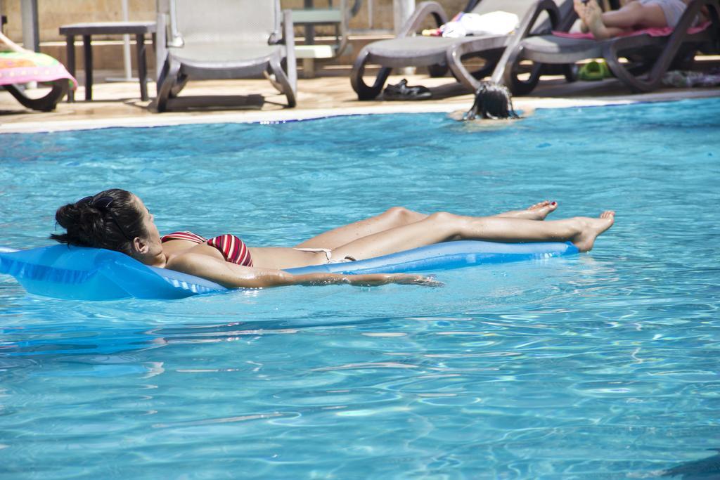 Hotel Holiday City