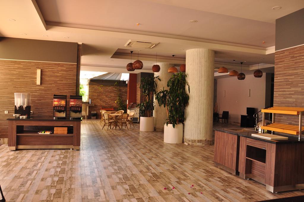 Vega Aparthotel 4*