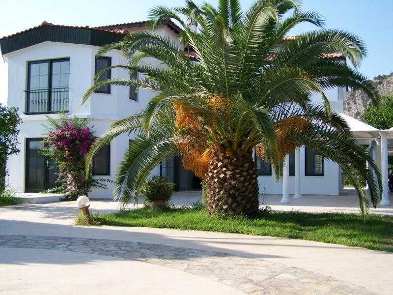 Club Mel Aparthotel 3*