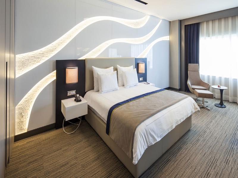 Ramada & By Wyndham Izmir 4*