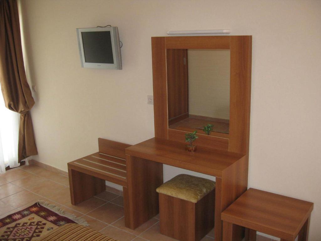 Mg Moms Hotel