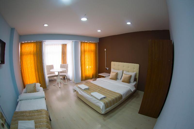Hotel Qonaq