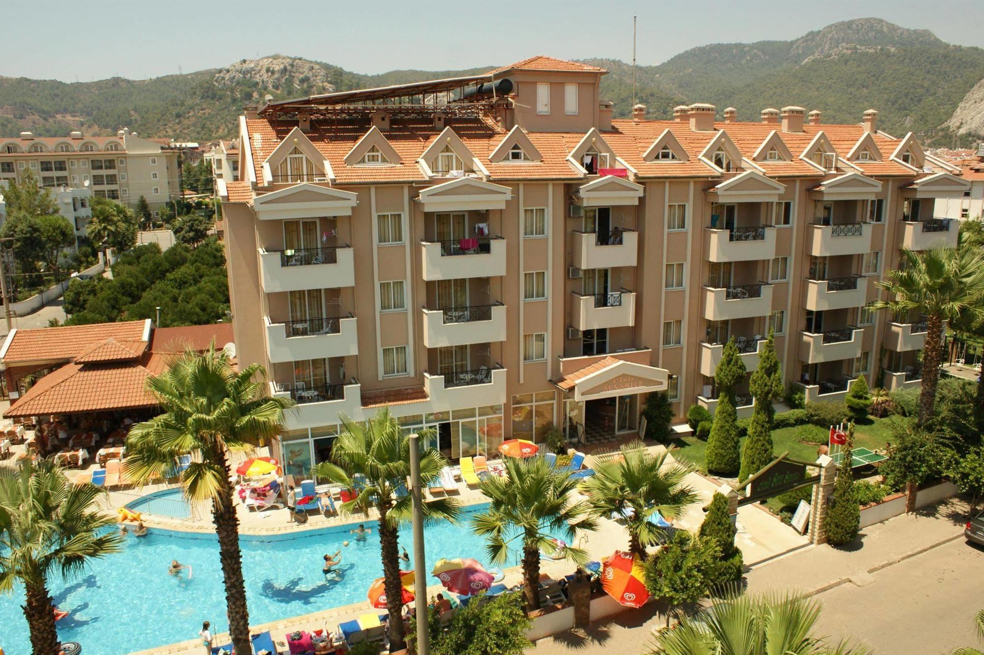 Club Sunsmile Aparthotel 3*