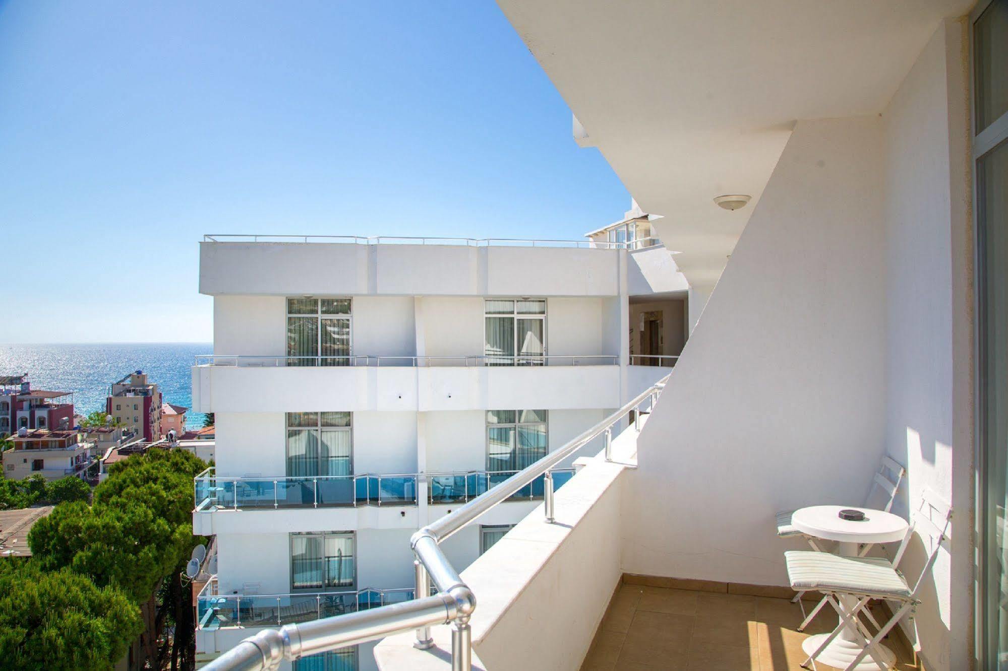 Ponz Hotel