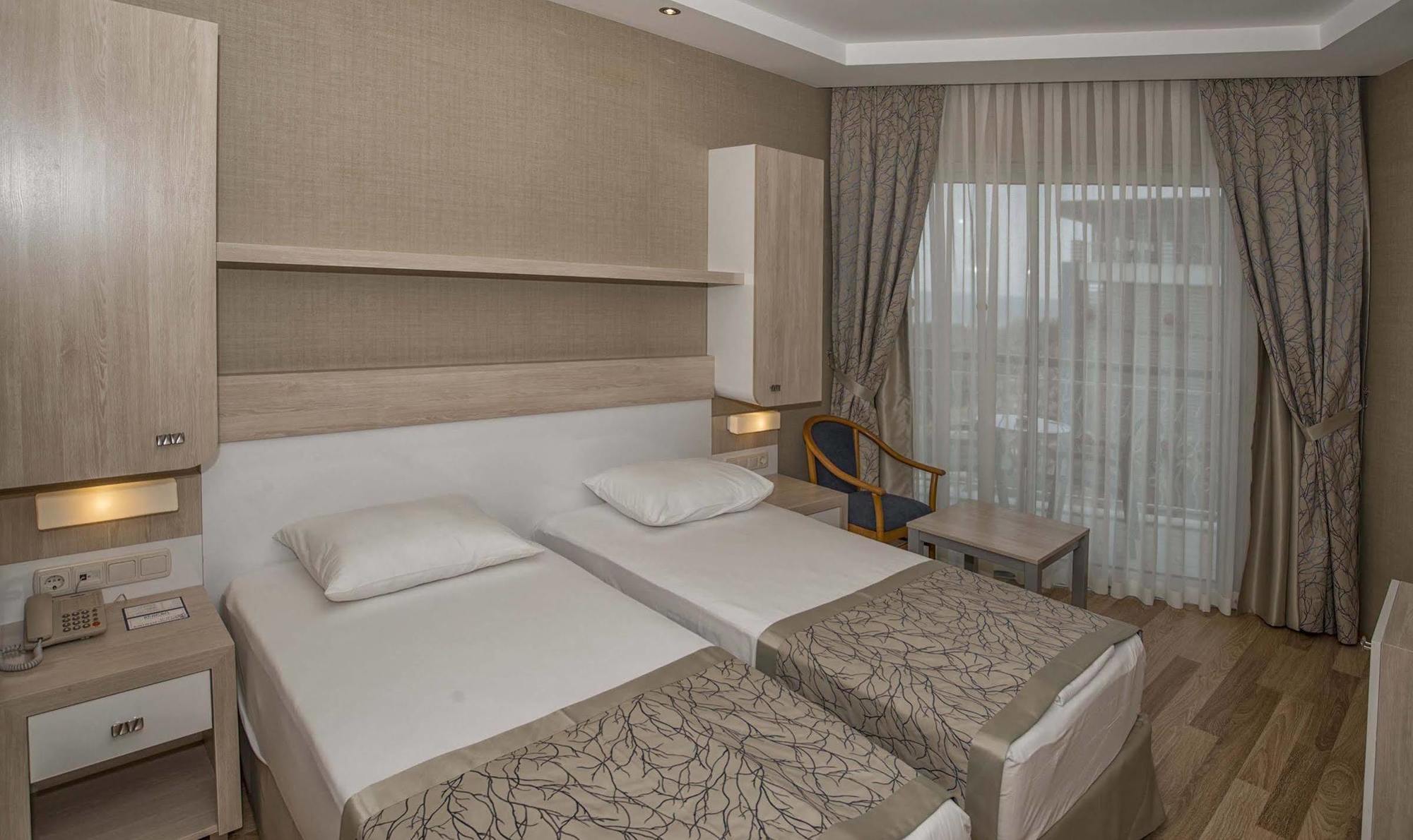 Hotel Riviera & 4*