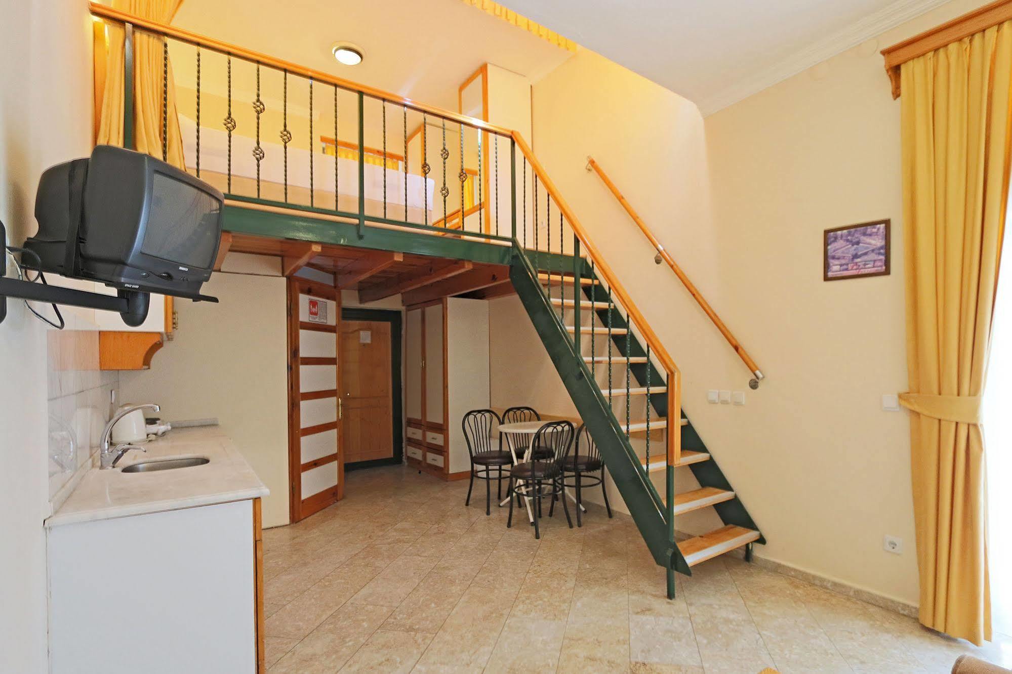 House Aparthotel