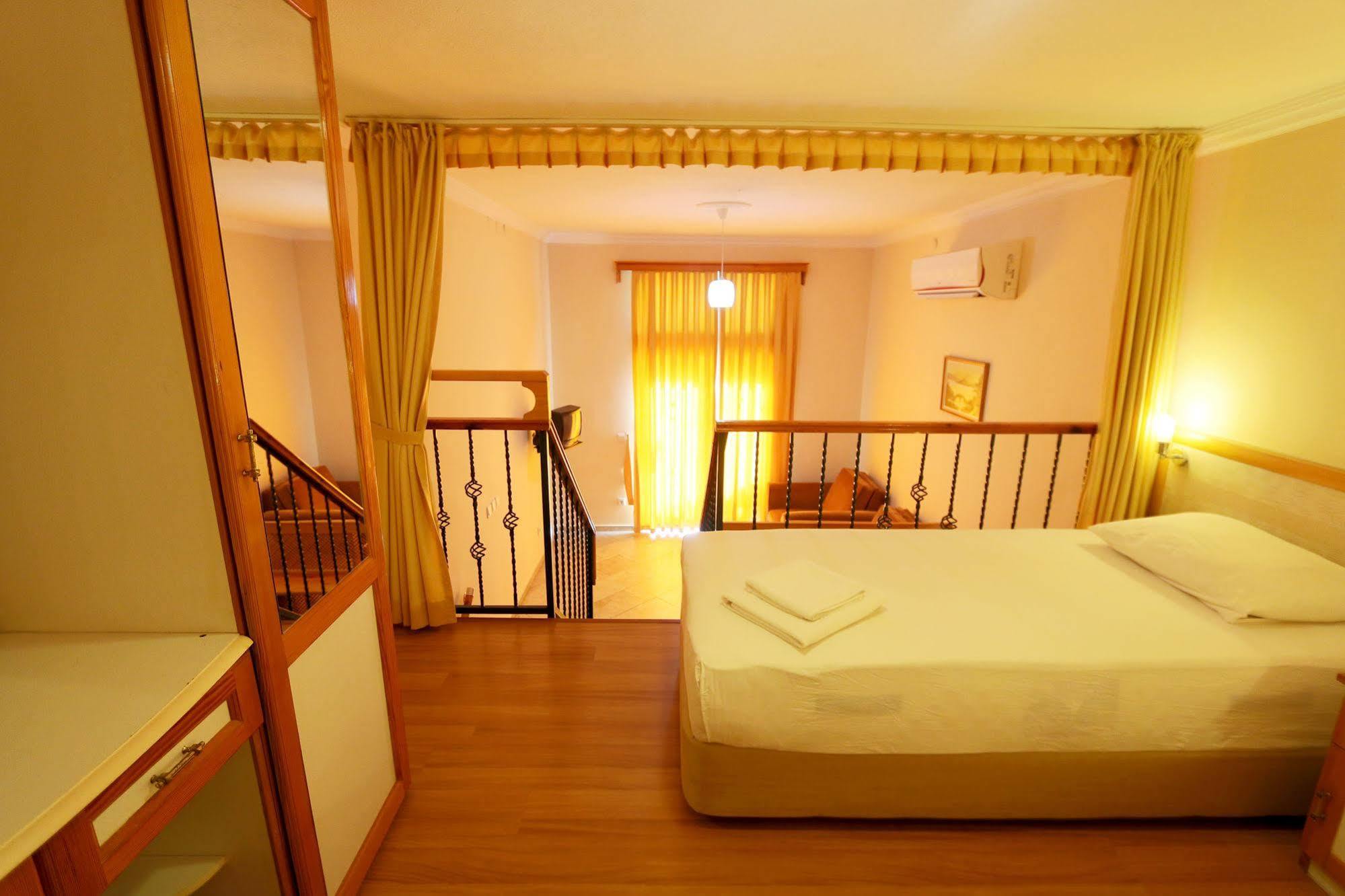 Aparthotel House