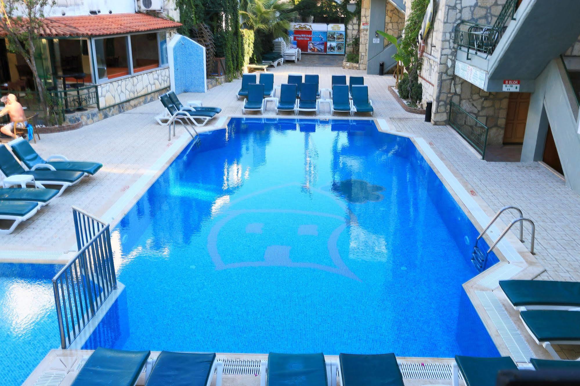 House Aparthotel 3*