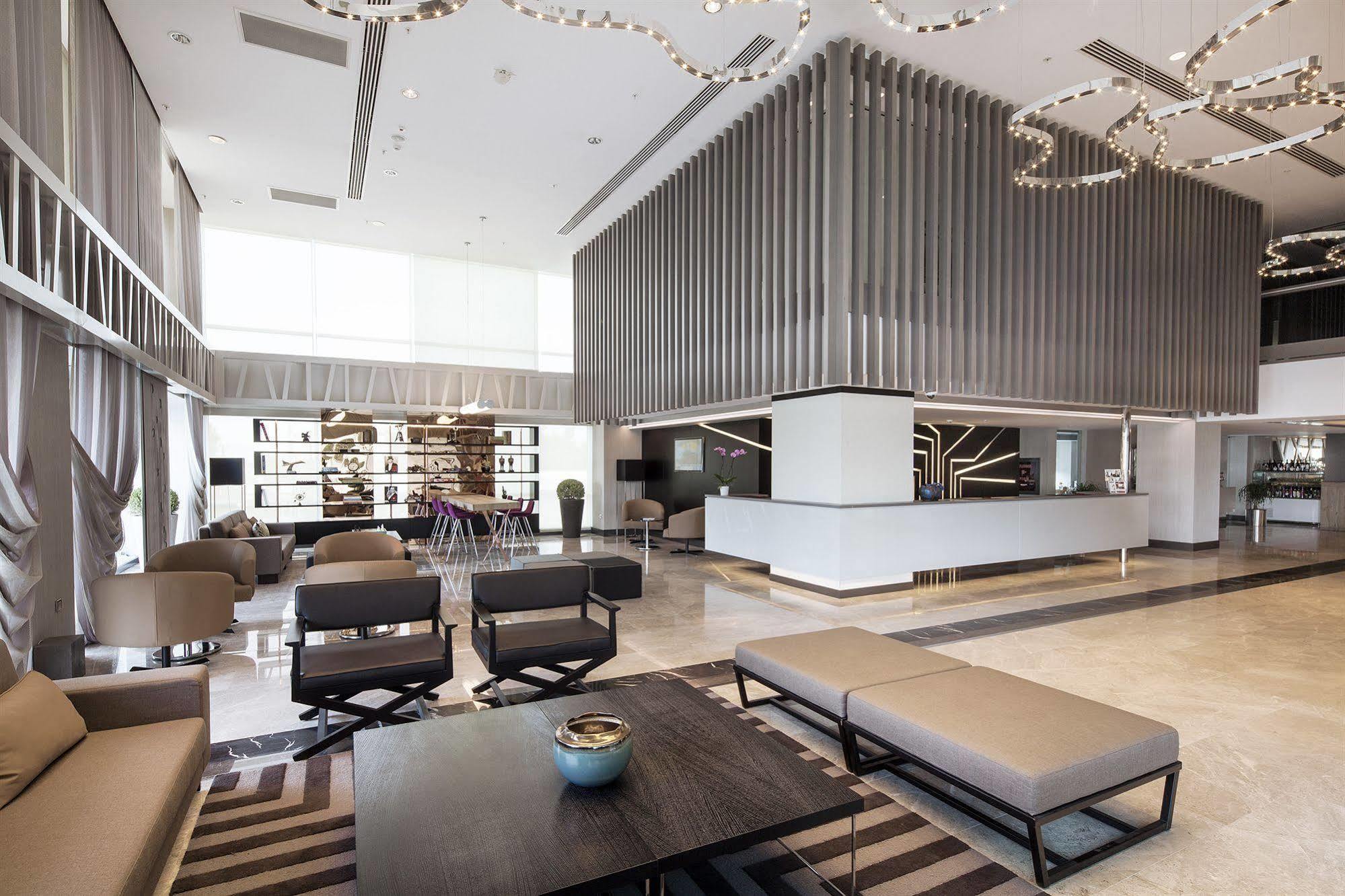 Ramada & By Wyndham Izmir Kemalpasa (Izmir)